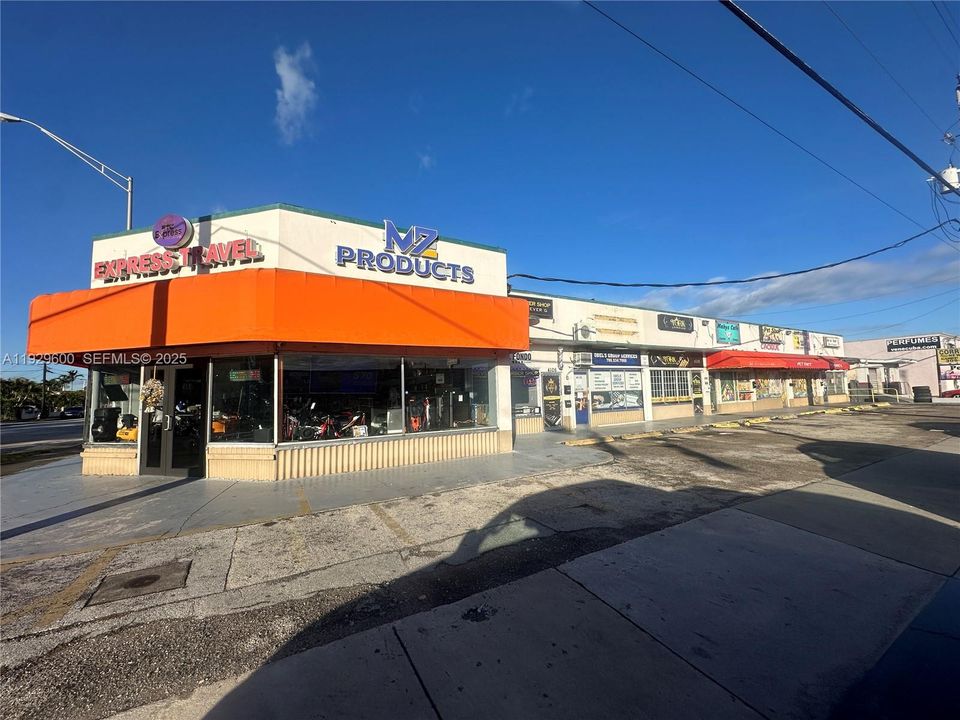 出租: $2,550 (0 贝兹, 0 浴室, 0 平方英尺)