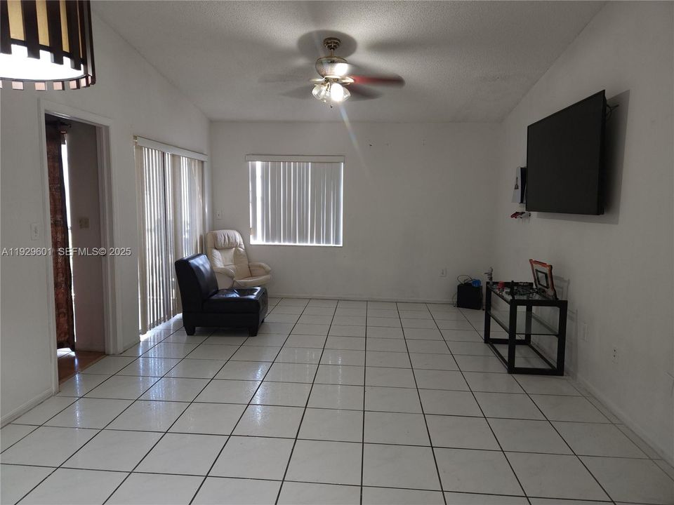 For Sale: $240,000 (2 beds, 2 baths, 1060 Square Feet)