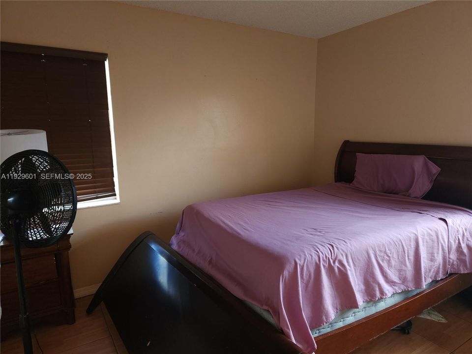 For Sale: $240,000 (2 beds, 2 baths, 1060 Square Feet)