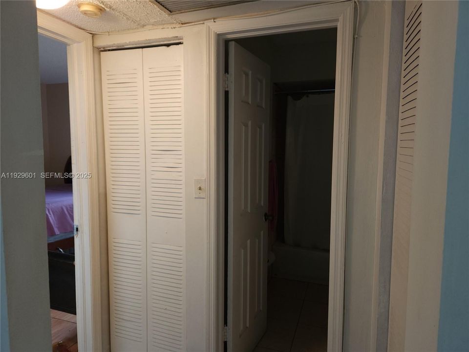 For Sale: $240,000 (2 beds, 2 baths, 1060 Square Feet)