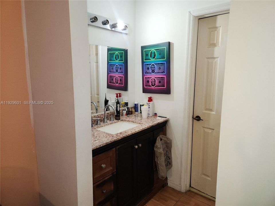 For Sale: $240,000 (2 beds, 2 baths, 1060 Square Feet)