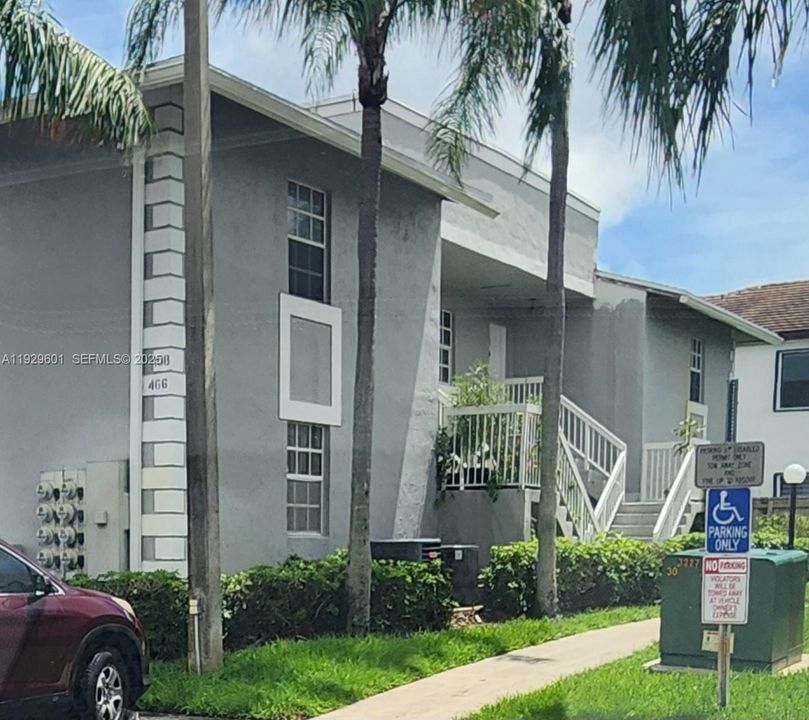 For Sale: $240,000 (2 beds, 2 baths, 1060 Square Feet)