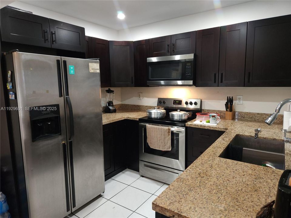 For Sale: $240,000 (2 beds, 2 baths, 1060 Square Feet)