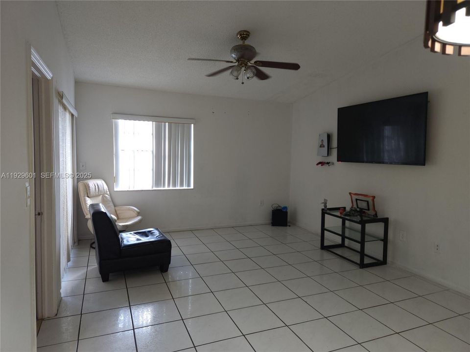 For Sale: $240,000 (2 beds, 2 baths, 1060 Square Feet)
