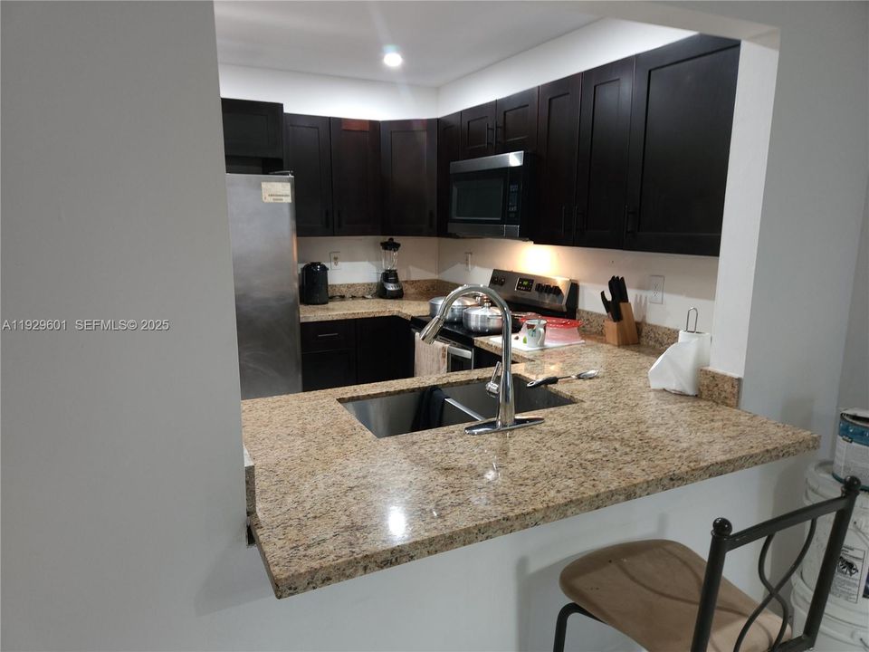 For Sale: $240,000 (2 beds, 2 baths, 1060 Square Feet)