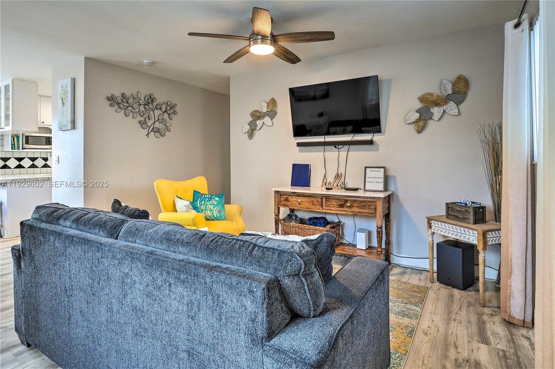 待售: $520,000 (3 贝兹, 1 浴室, 1248 平方英尺)