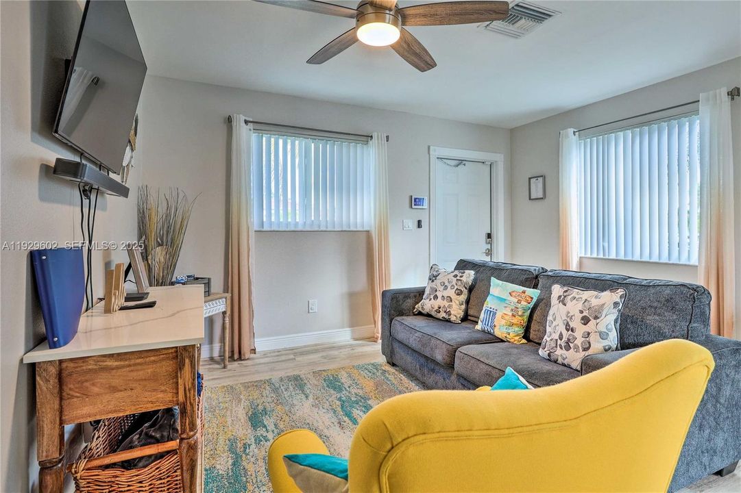 待售: $520,000 (3 贝兹, 1 浴室, 1248 平方英尺)