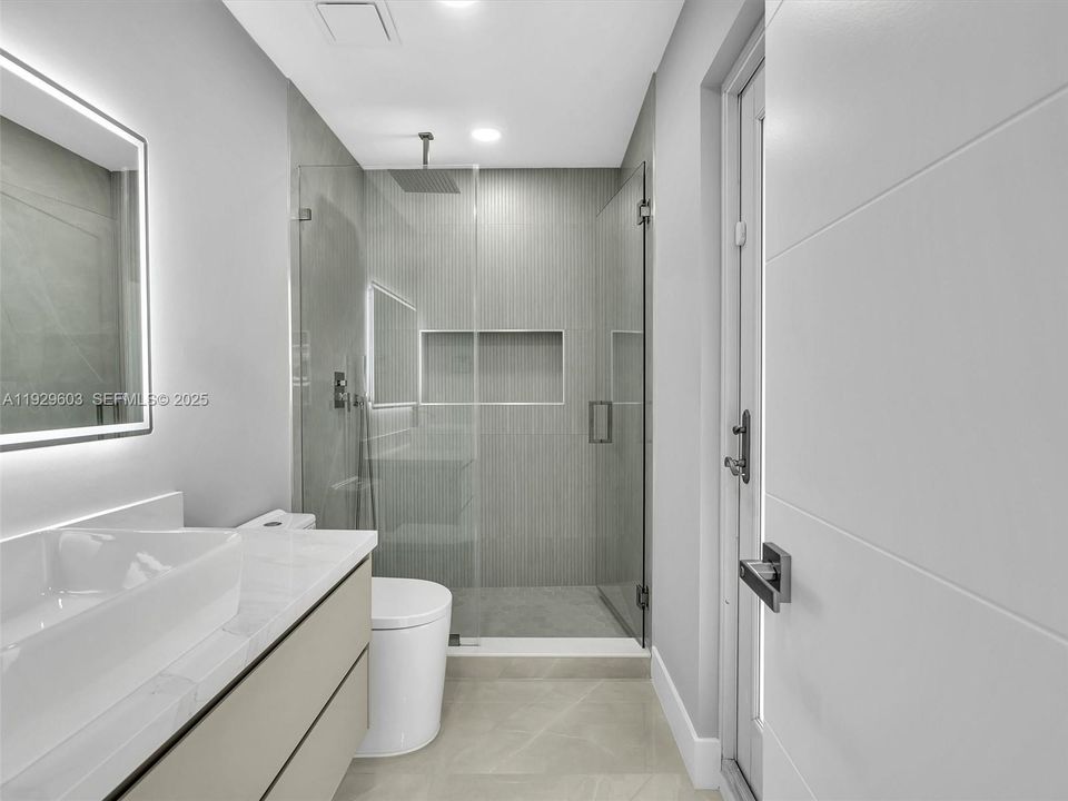 For Sale: $1,190,000 (3 beds, 2 baths, 1373 Square Feet)