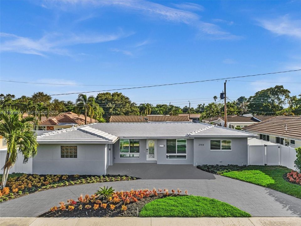For Sale: $1,190,000 (3 beds, 2 baths, 1373 Square Feet)