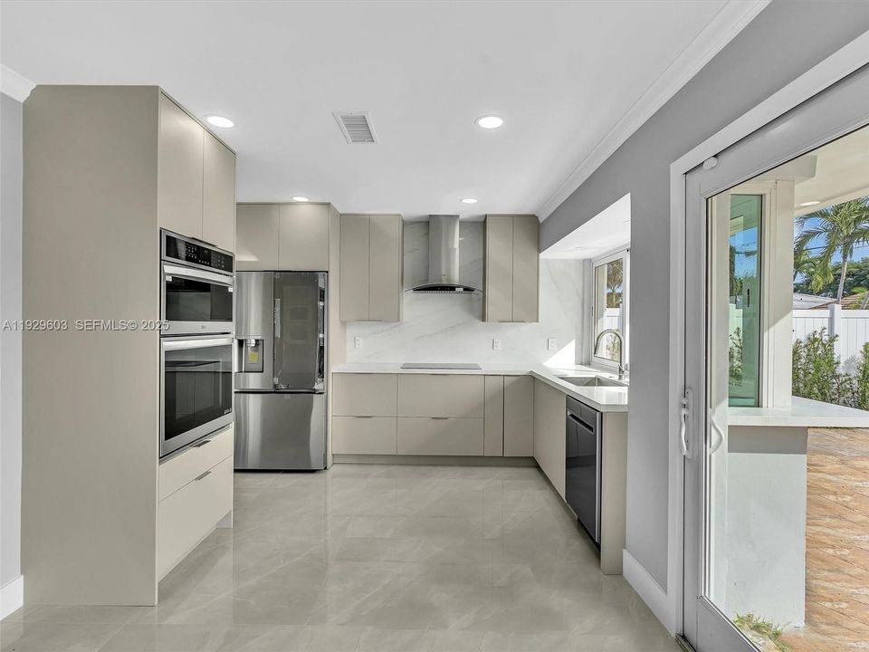 For Sale: $1,190,000 (3 beds, 2 baths, 1373 Square Feet)