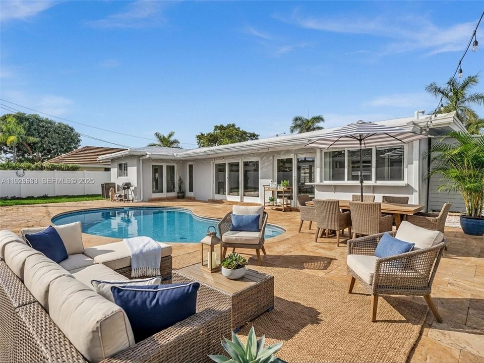 For Sale: $1,190,000 (3 beds, 2 baths, 1373 Square Feet)