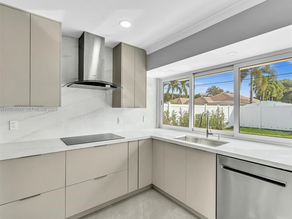 For Sale: $1,190,000 (3 beds, 2 baths, 1373 Square Feet)