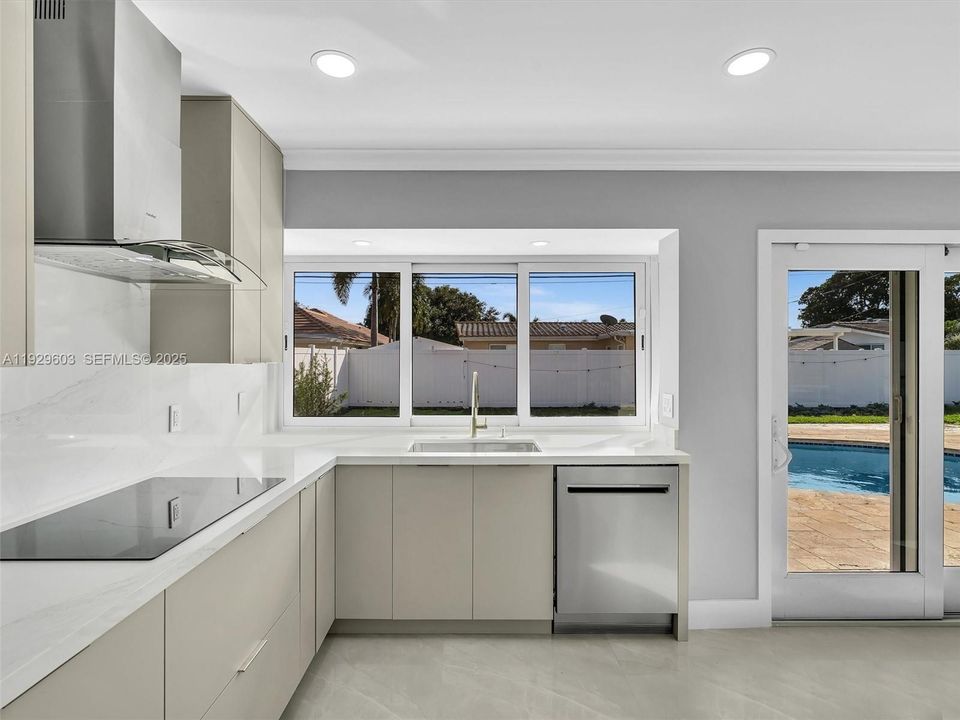 For Sale: $1,190,000 (3 beds, 2 baths, 1373 Square Feet)