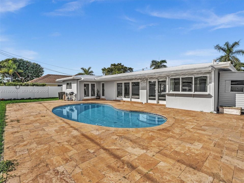 For Sale: $1,190,000 (3 beds, 2 baths, 1373 Square Feet)