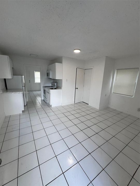 For Rent: $1,700 (1 beds, 1 baths, 0 Square Feet)