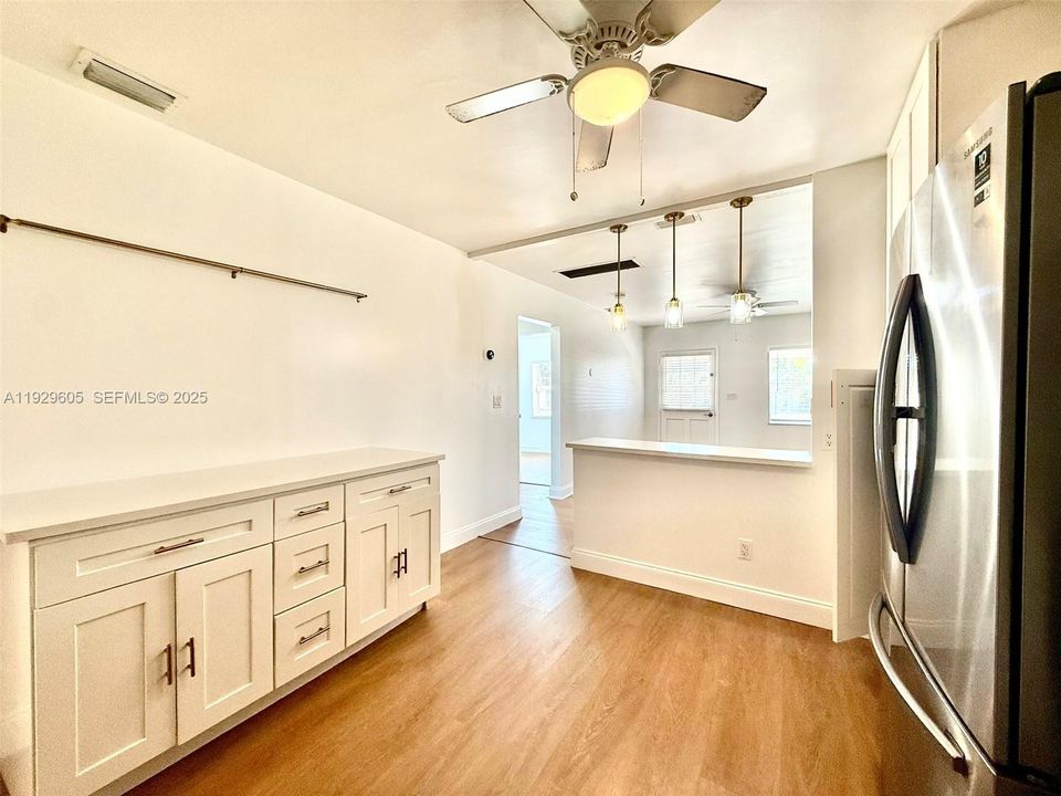 В аренду: $2,400 (3 спален, 1 ванн, 839 Квадратных фут)