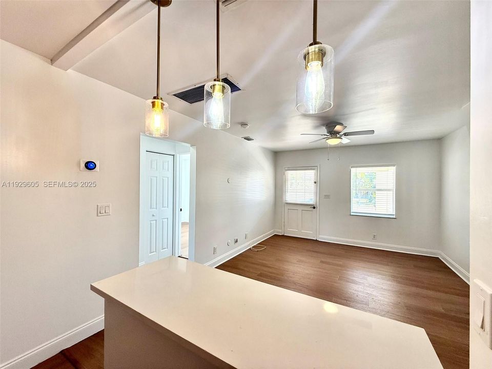 В аренду: $2,400 (3 спален, 1 ванн, 839 Квадратных фут)