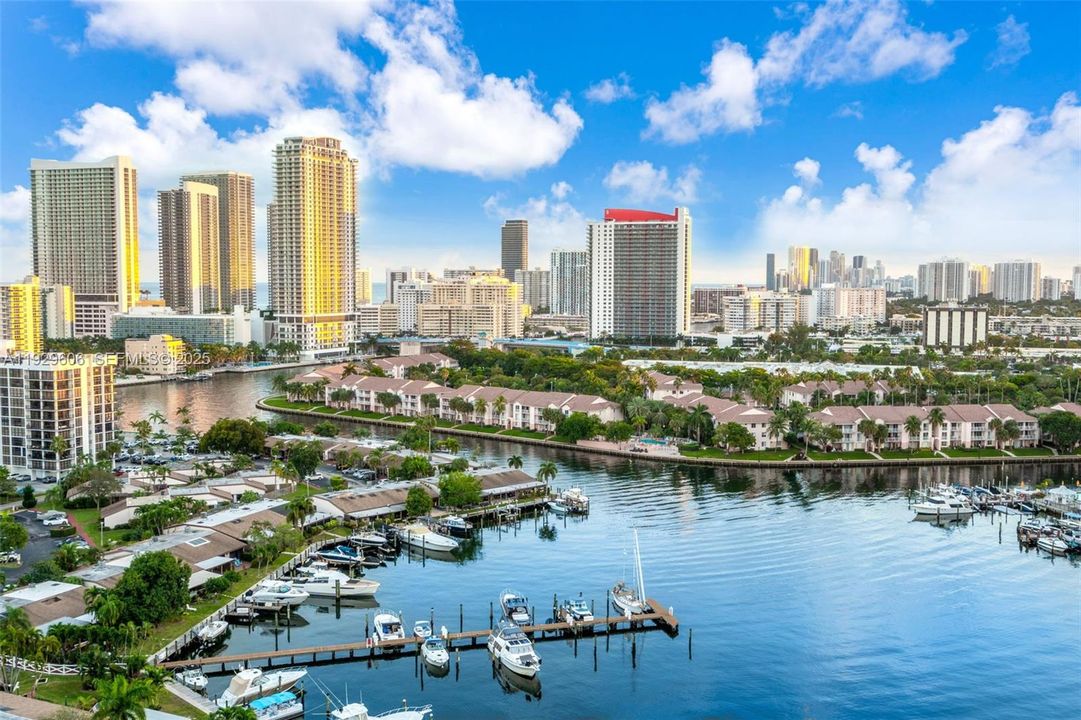 For Sale: $549,000 (2 beds, 2 baths, 1280 Square Feet)