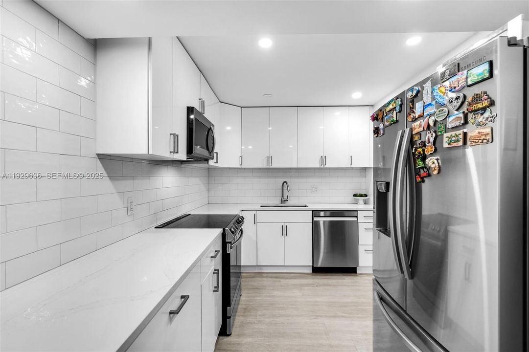 For Sale: $549,000 (2 beds, 2 baths, 1280 Square Feet)