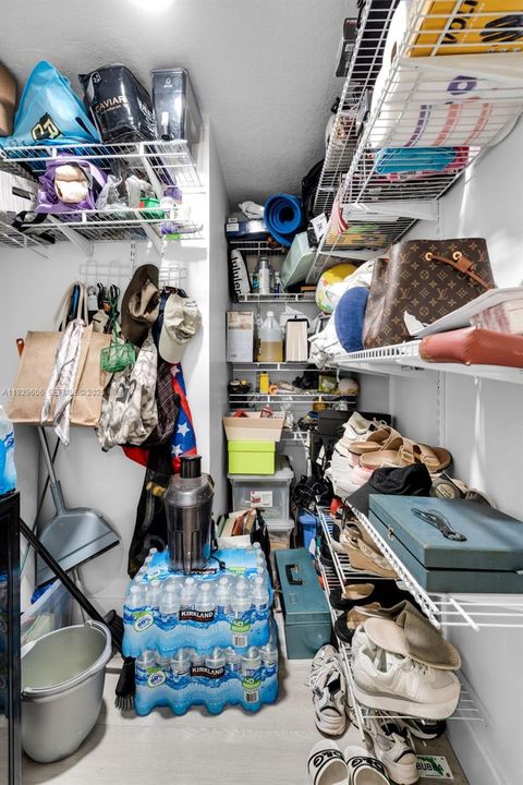 For Sale: $549,000 (2 beds, 2 baths, 1280 Square Feet)