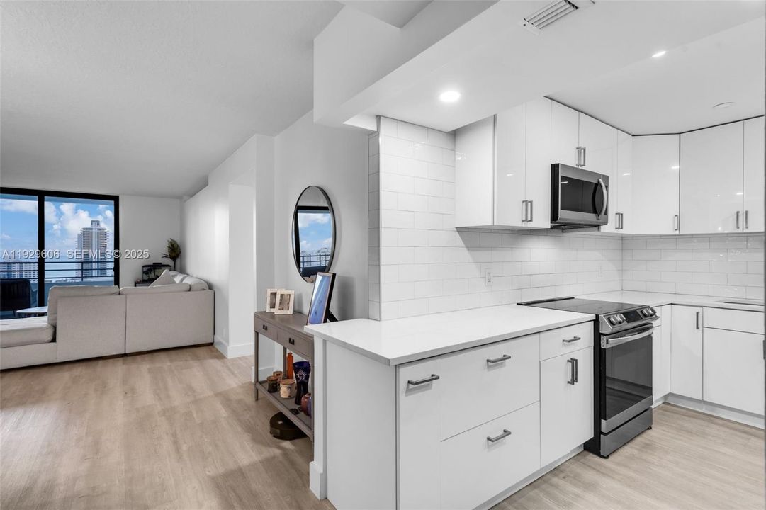 For Sale: $549,000 (2 beds, 2 baths, 1280 Square Feet)