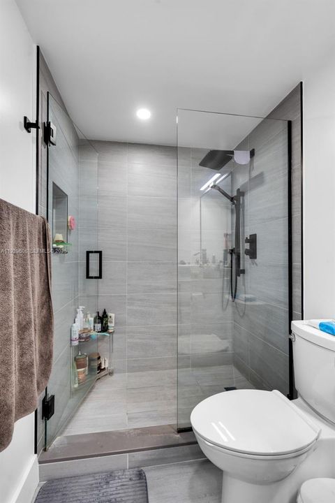 For Sale: $549,000 (2 beds, 2 baths, 1280 Square Feet)