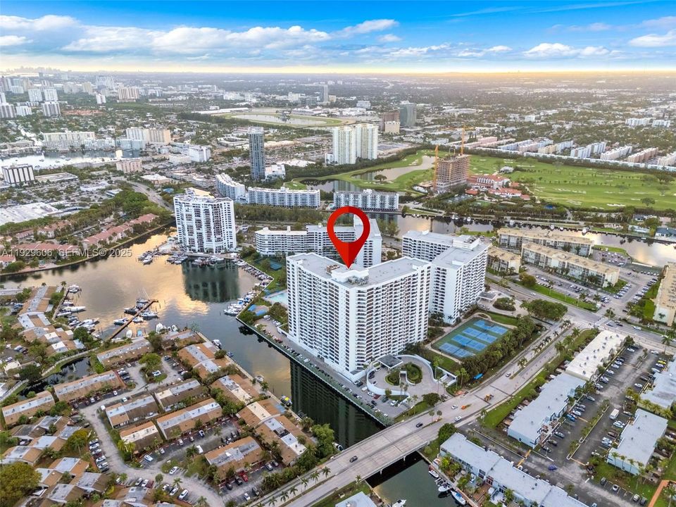 For Sale: $549,000 (2 beds, 2 baths, 1280 Square Feet)