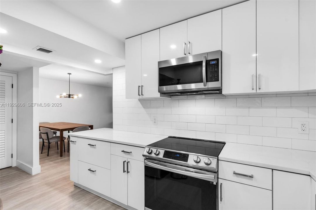 For Sale: $549,000 (2 beds, 2 baths, 1280 Square Feet)