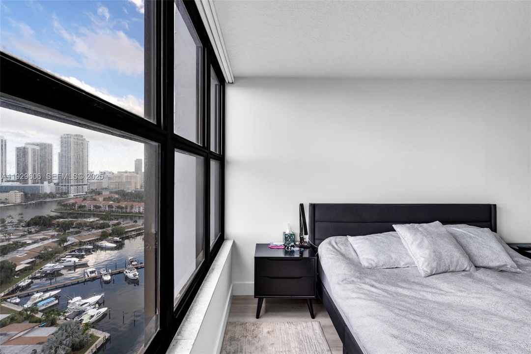 For Sale: $549,000 (2 beds, 2 baths, 1280 Square Feet)