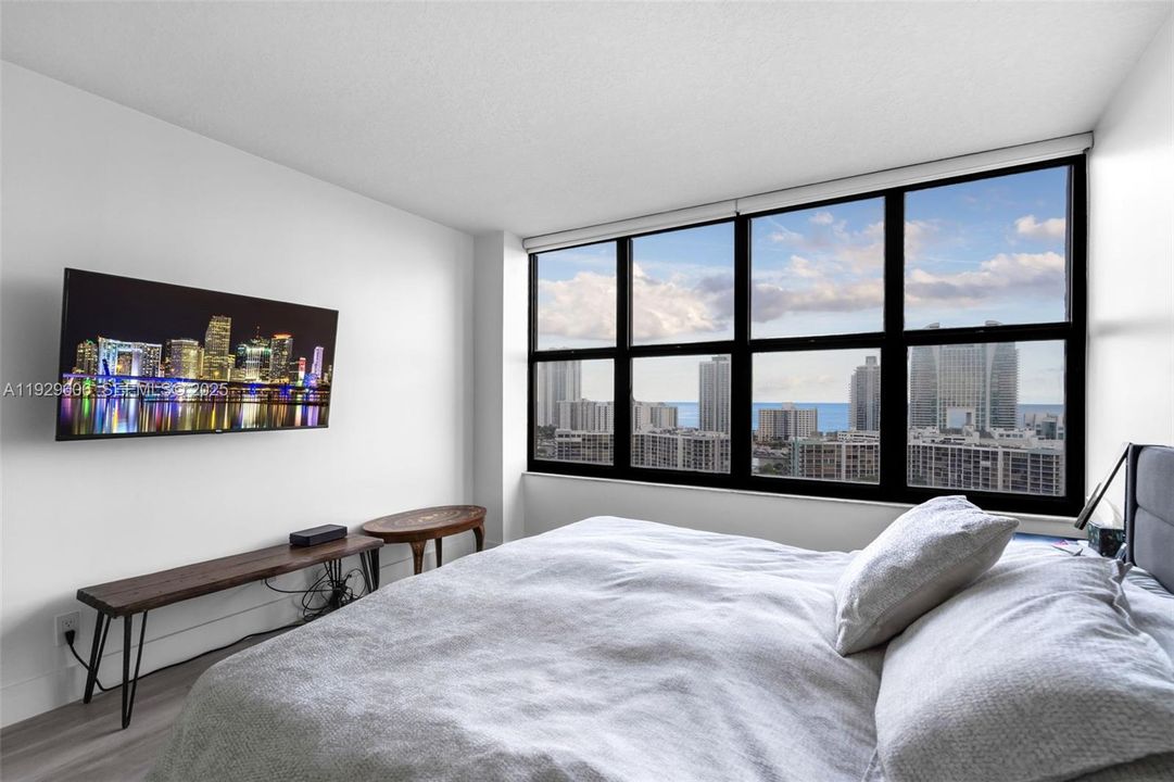 For Sale: $549,000 (2 beds, 2 baths, 1280 Square Feet)