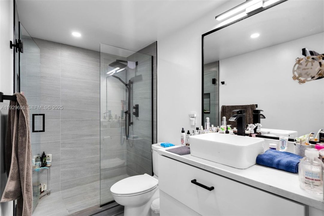 For Sale: $549,000 (2 beds, 2 baths, 1280 Square Feet)