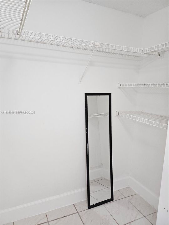 For Sale: $280,000 (2 beds, 2 baths, 911 Square Feet)