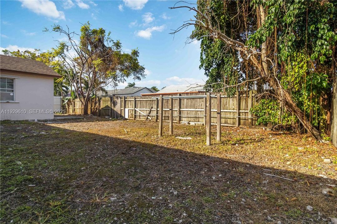 For Sale: $549,000 (4 beds, 2 baths, 2071 Square Feet)