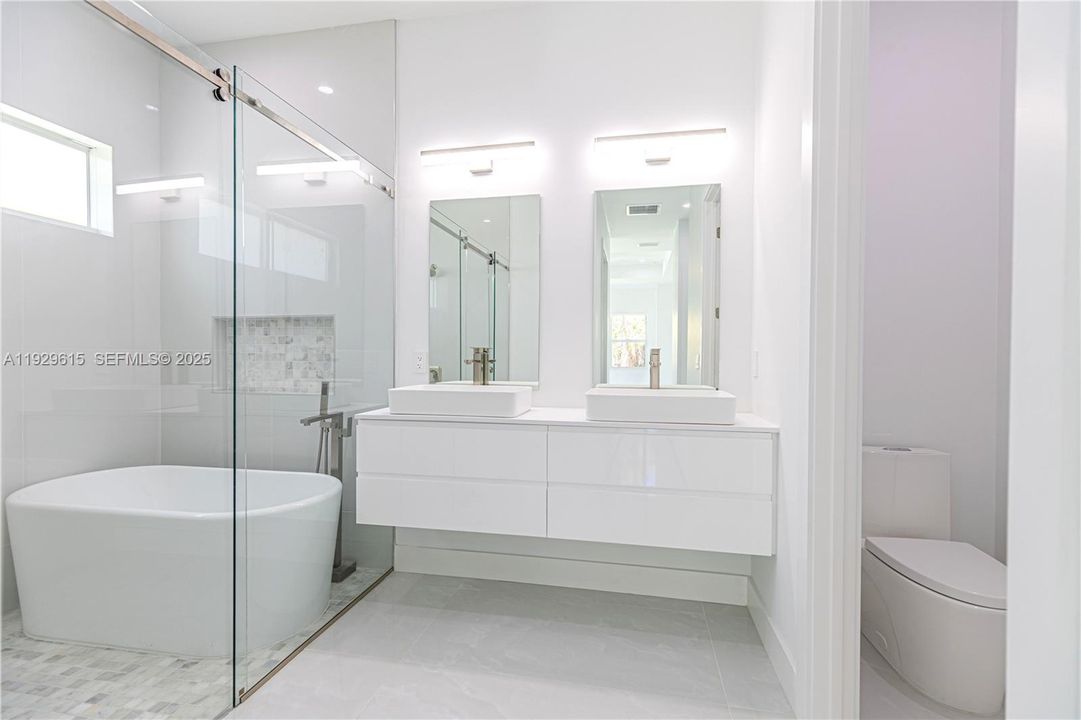 待售: $830,000 (4 贝兹, 3 浴室, 2500 平方英尺)