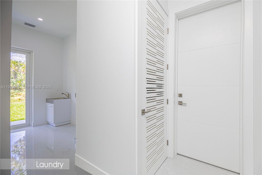 待售: $830,000 (4 贝兹, 3 浴室, 2500 平方英尺)