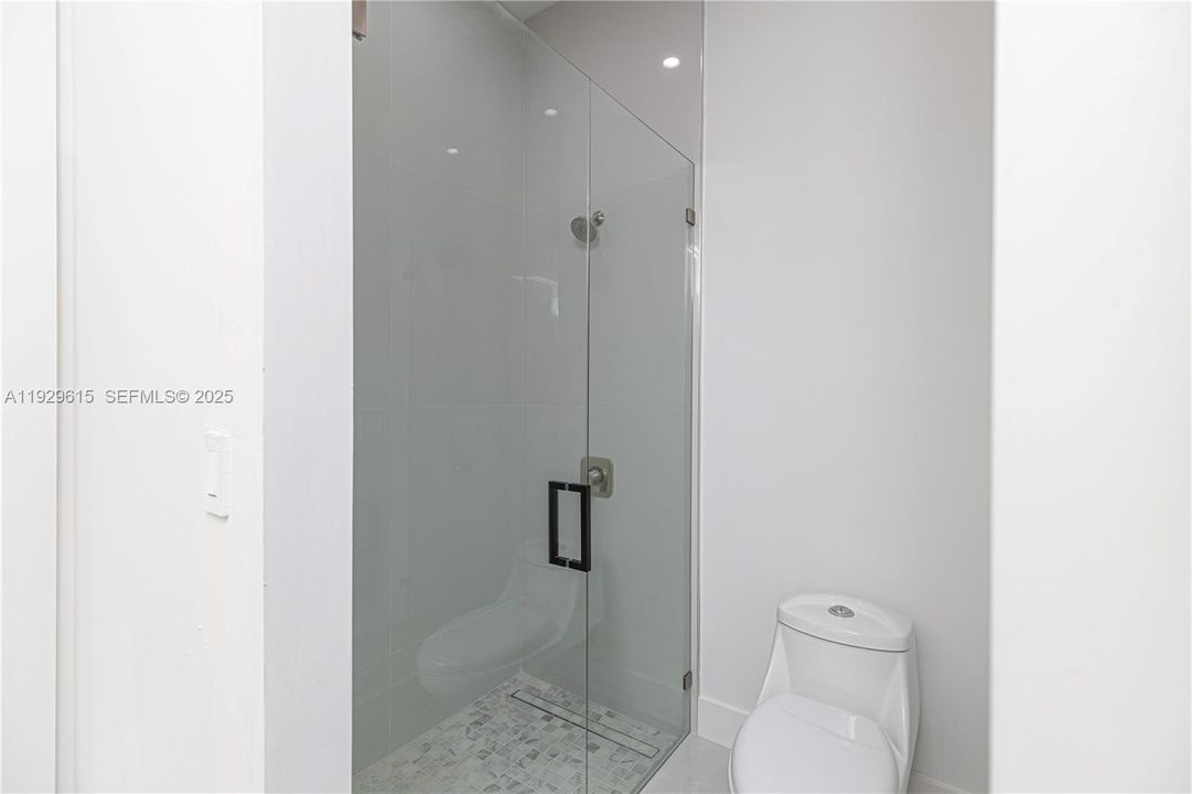 待售: $830,000 (4 贝兹, 3 浴室, 2500 平方英尺)