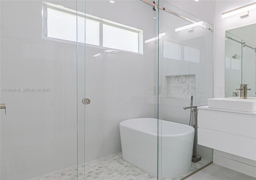 待售: $830,000 (4 贝兹, 3 浴室, 2500 平方英尺)