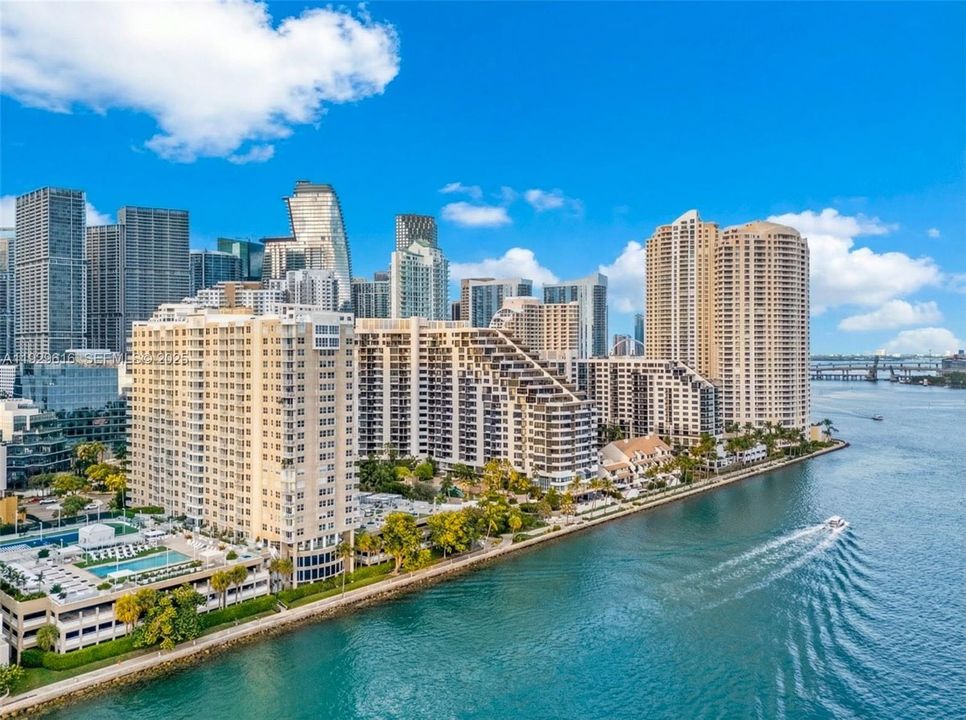 En Renta: $3,995 (2 camas, 2 baños, 1065 Pies cuadrados)