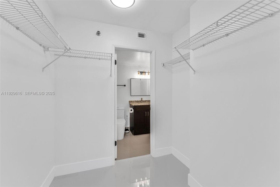 En Renta: $3,995 (2 camas, 2 baños, 1065 Pies cuadrados)