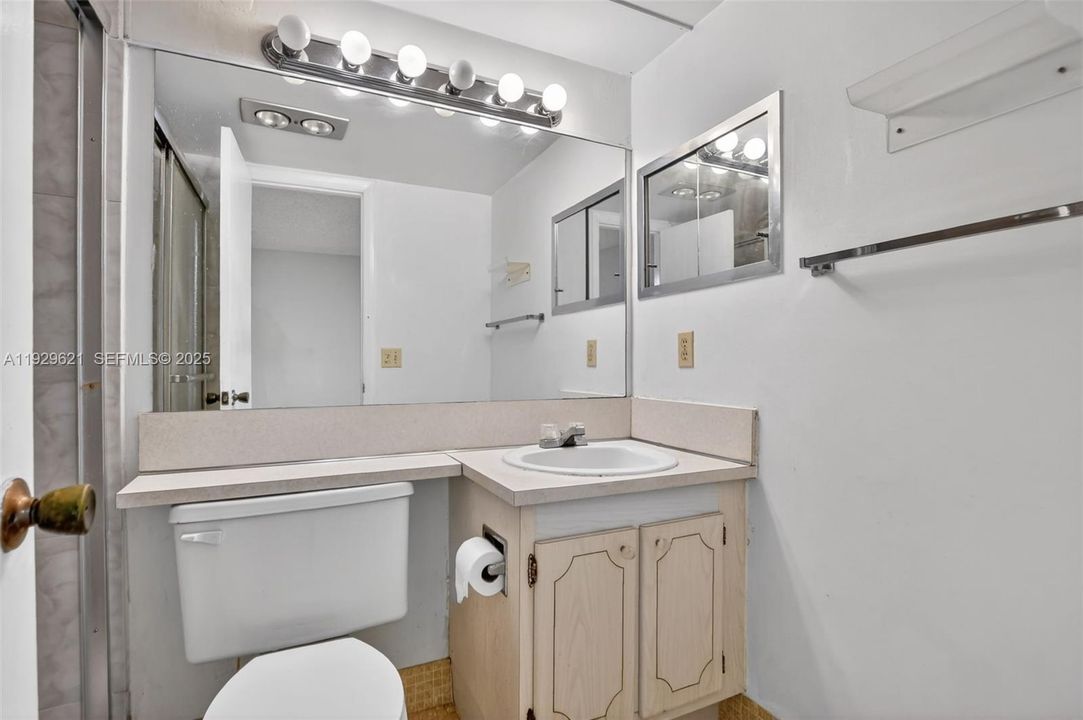 待售: $95,000 (1 贝兹, 1 浴室, 700 平方英尺)