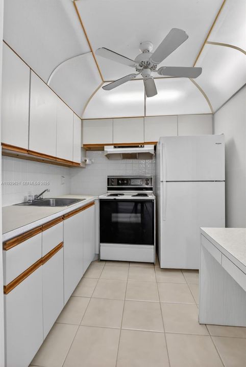 待售: $95,000 (1 贝兹, 1 浴室, 700 平方英尺)