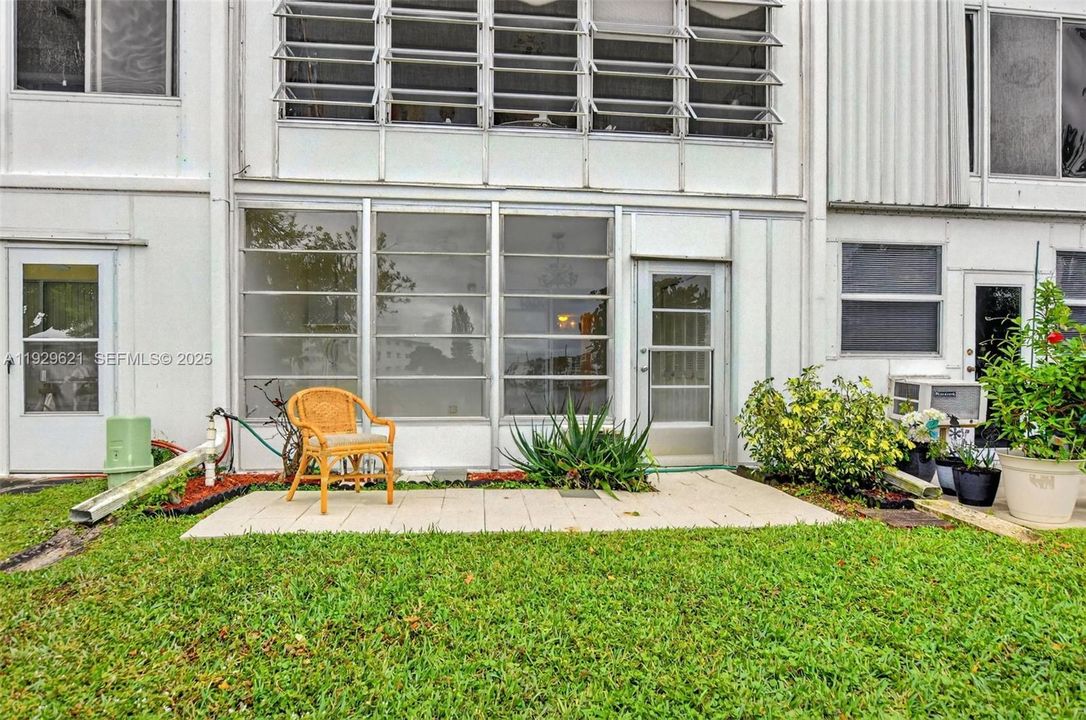 待售: $95,000 (1 贝兹, 1 浴室, 700 平方英尺)