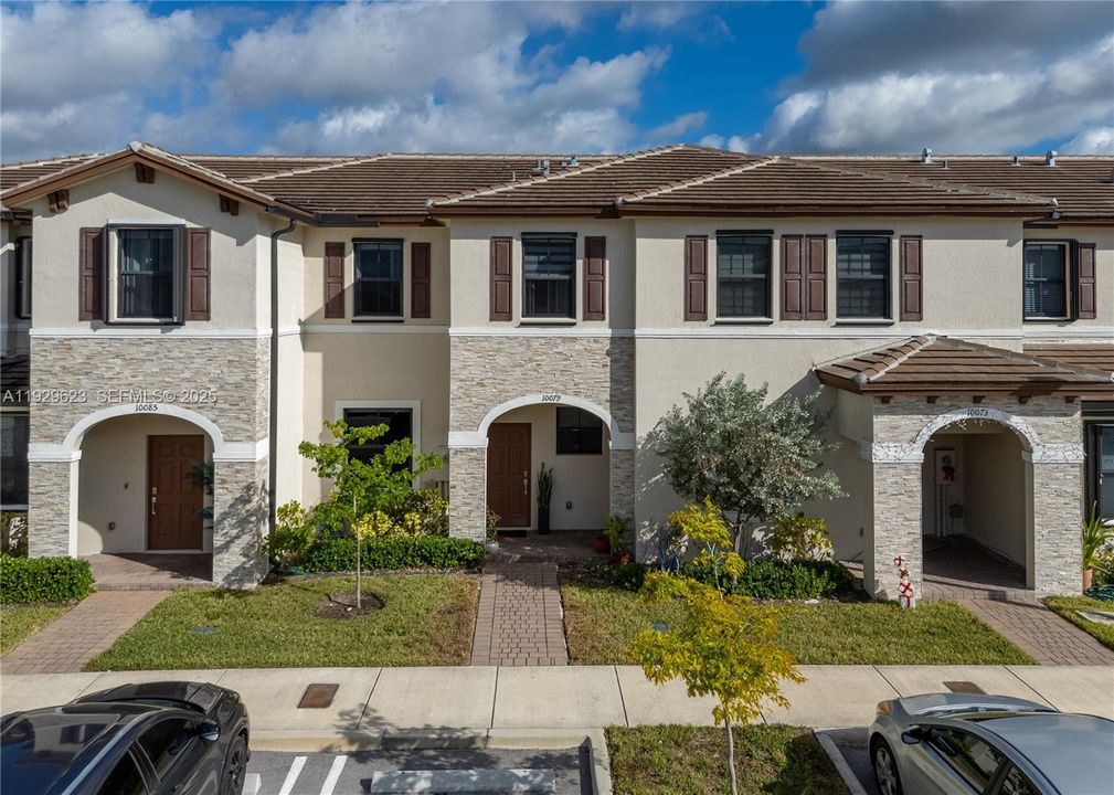 待售: $439,900 (3 贝兹, 2 浴室, 1335 平方英尺)