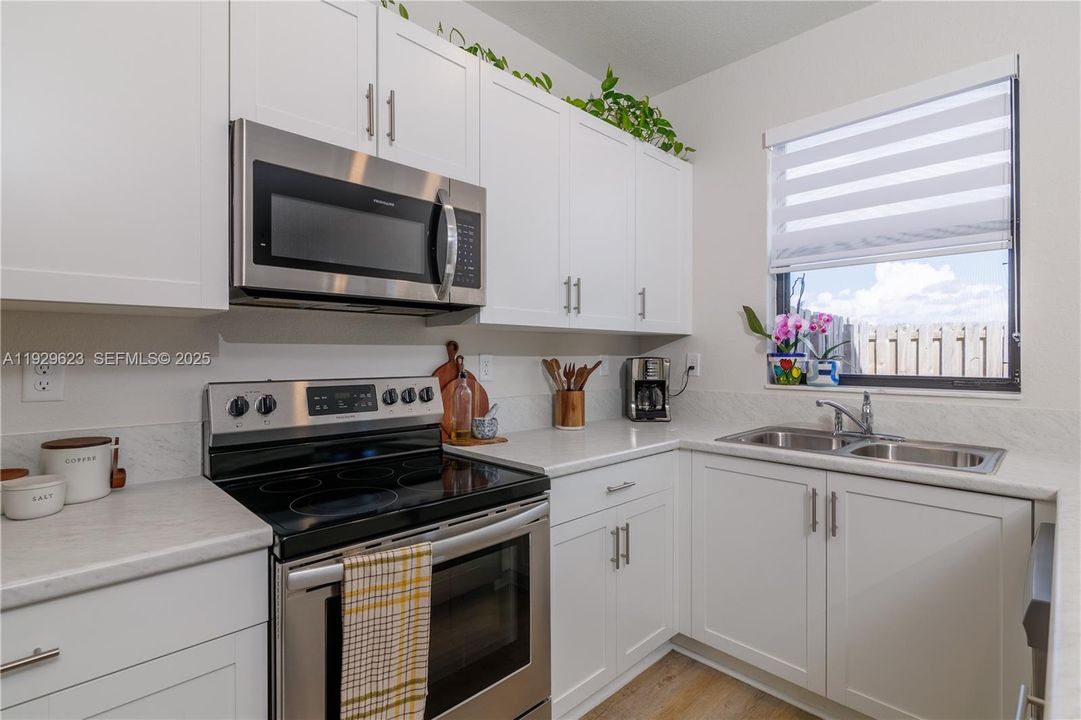 待售: $439,900 (3 贝兹, 2 浴室, 1335 平方英尺)