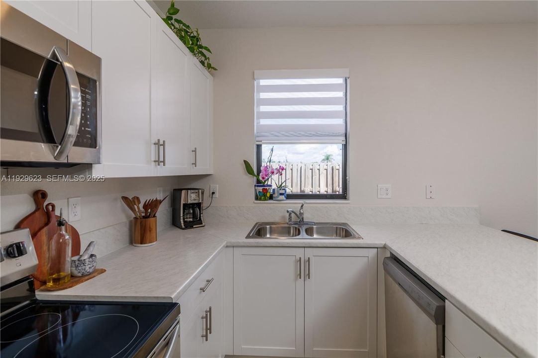 待售: $439,900 (3 贝兹, 2 浴室, 1335 平方英尺)