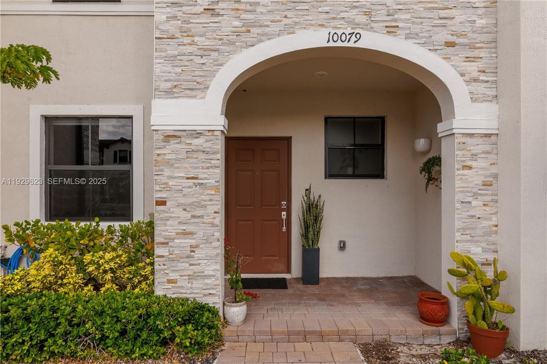 待售: $439,900 (3 贝兹, 2 浴室, 1335 平方英尺)