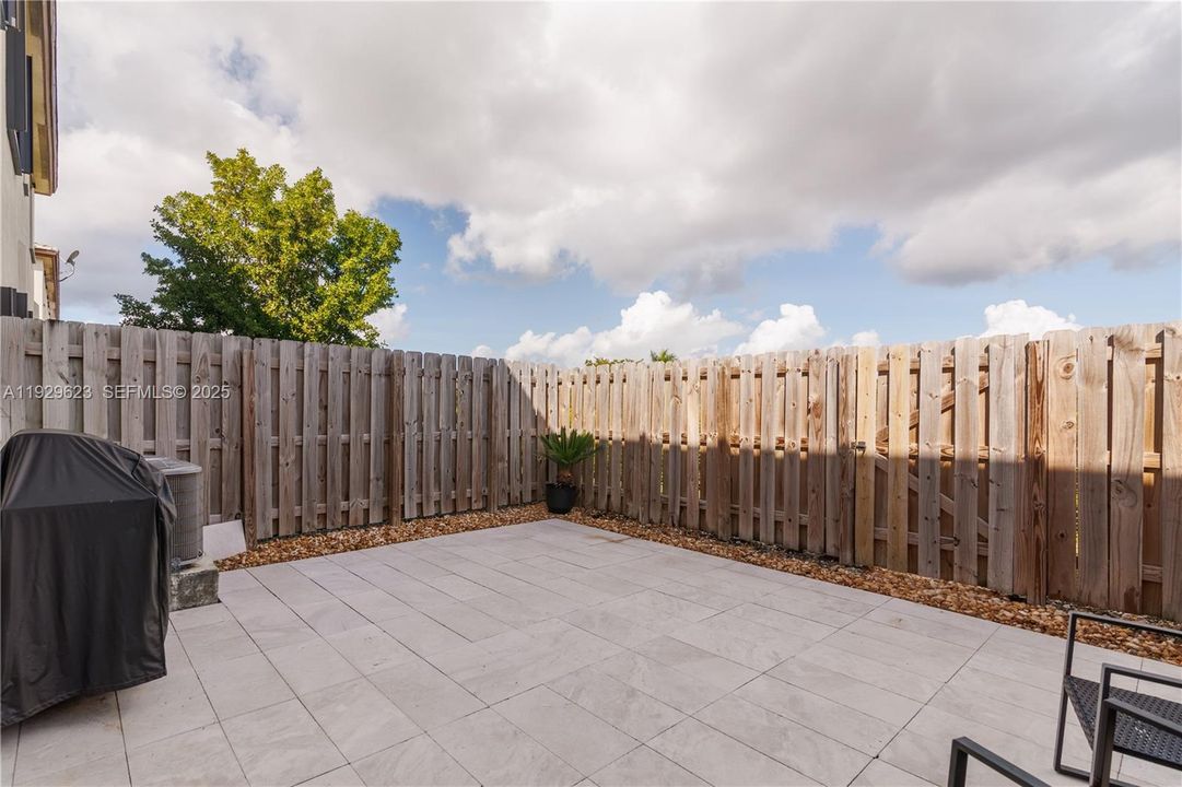 待售: $439,900 (3 贝兹, 2 浴室, 1335 平方英尺)