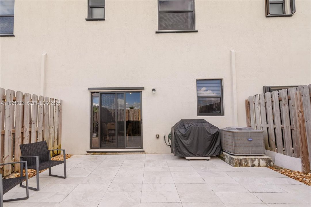 待售: $439,900 (3 贝兹, 2 浴室, 1335 平方英尺)