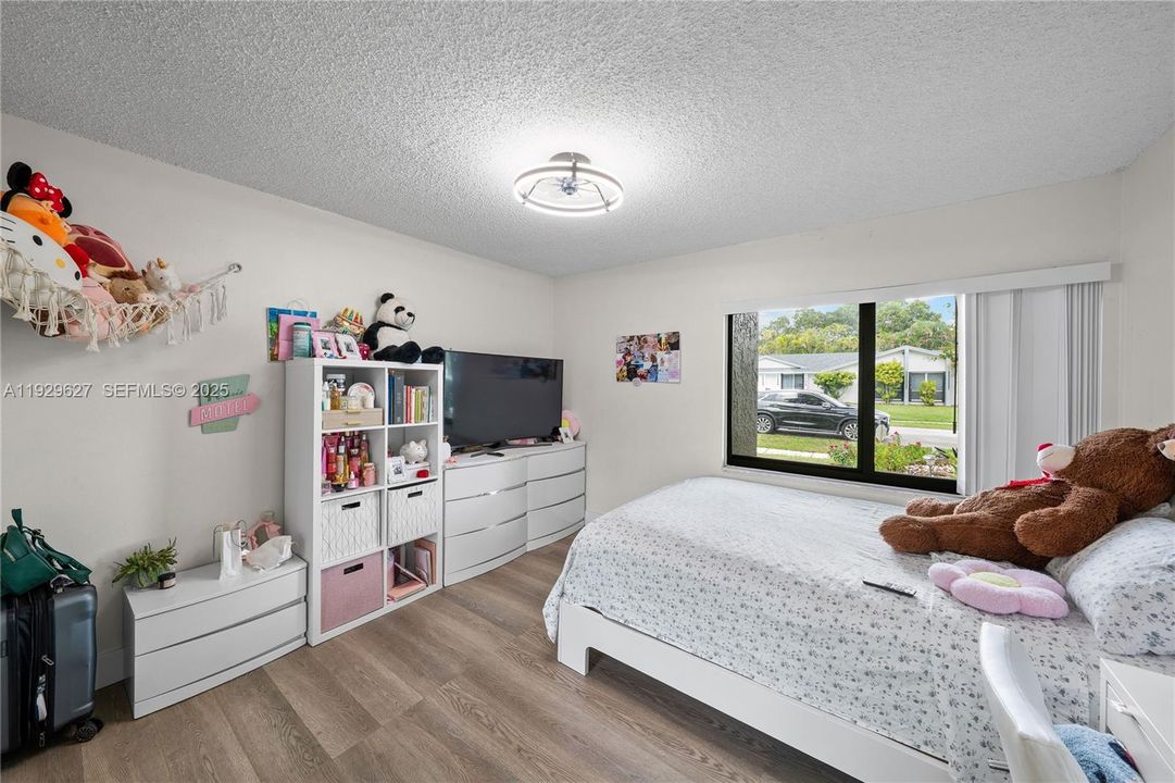 待售: $690,000 (4 贝兹, 3 浴室, 1976 平方英尺)