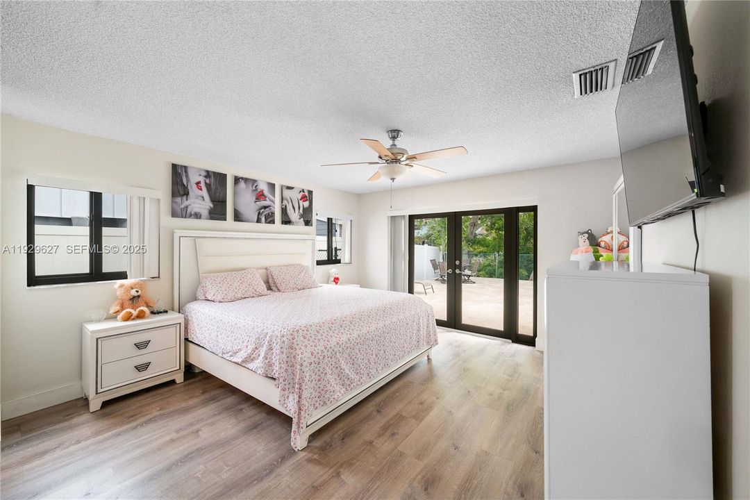 待售: $690,000 (4 贝兹, 3 浴室, 1976 平方英尺)